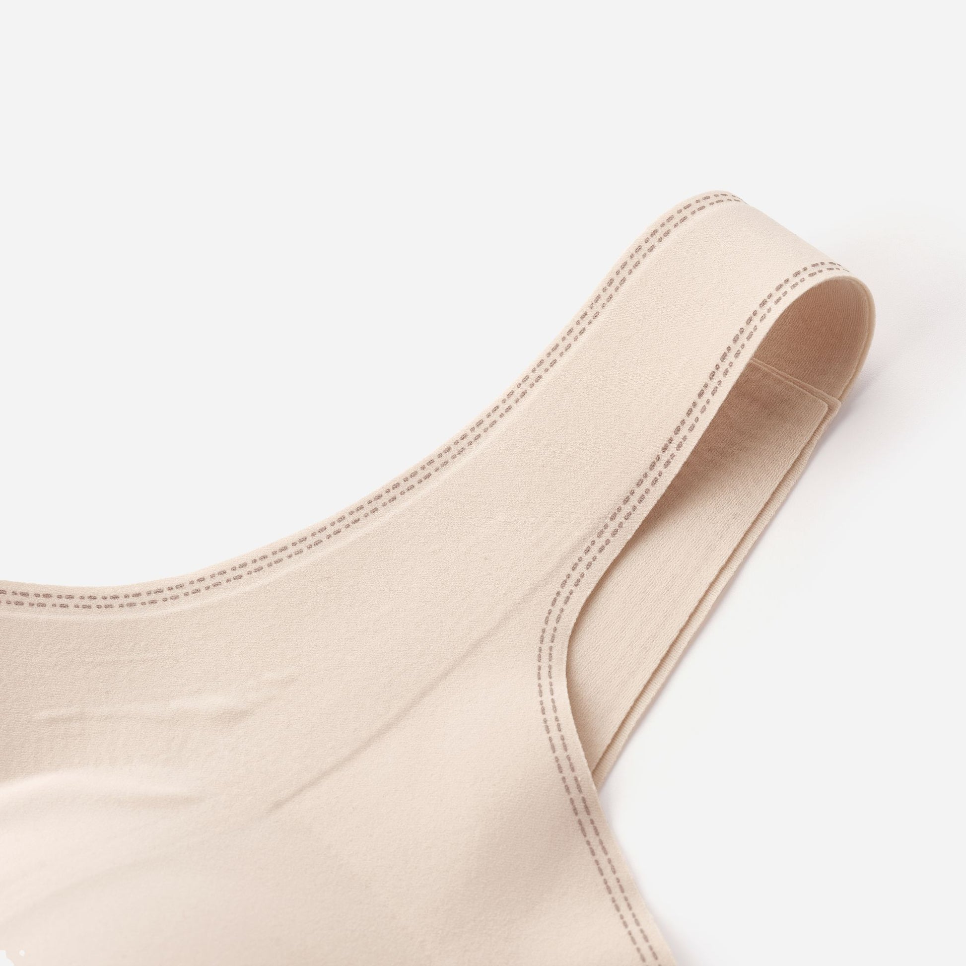UBRAS PLUS Front-Closure Smart Size Plus Bra in beige from 
Close-up of the shoulder strap area. Soft, comfortable fit and support.