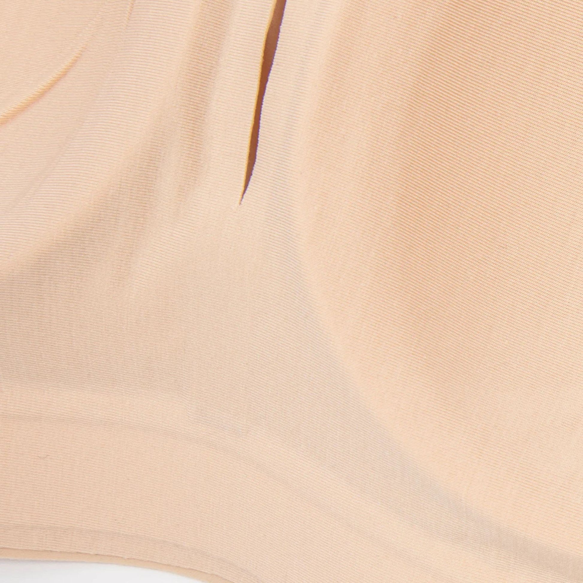 Ubras Seamless Fabric – Ultra-smooth, stretchable knit with invisible edges for second-skin comfort.